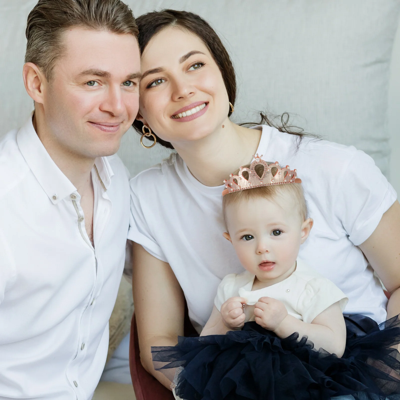 

Princess Crown Headband Exquisite Pearl Rhinestone Design Birthday Party Hairband Girls Tiara Cute Chic Crown Hair Accessory