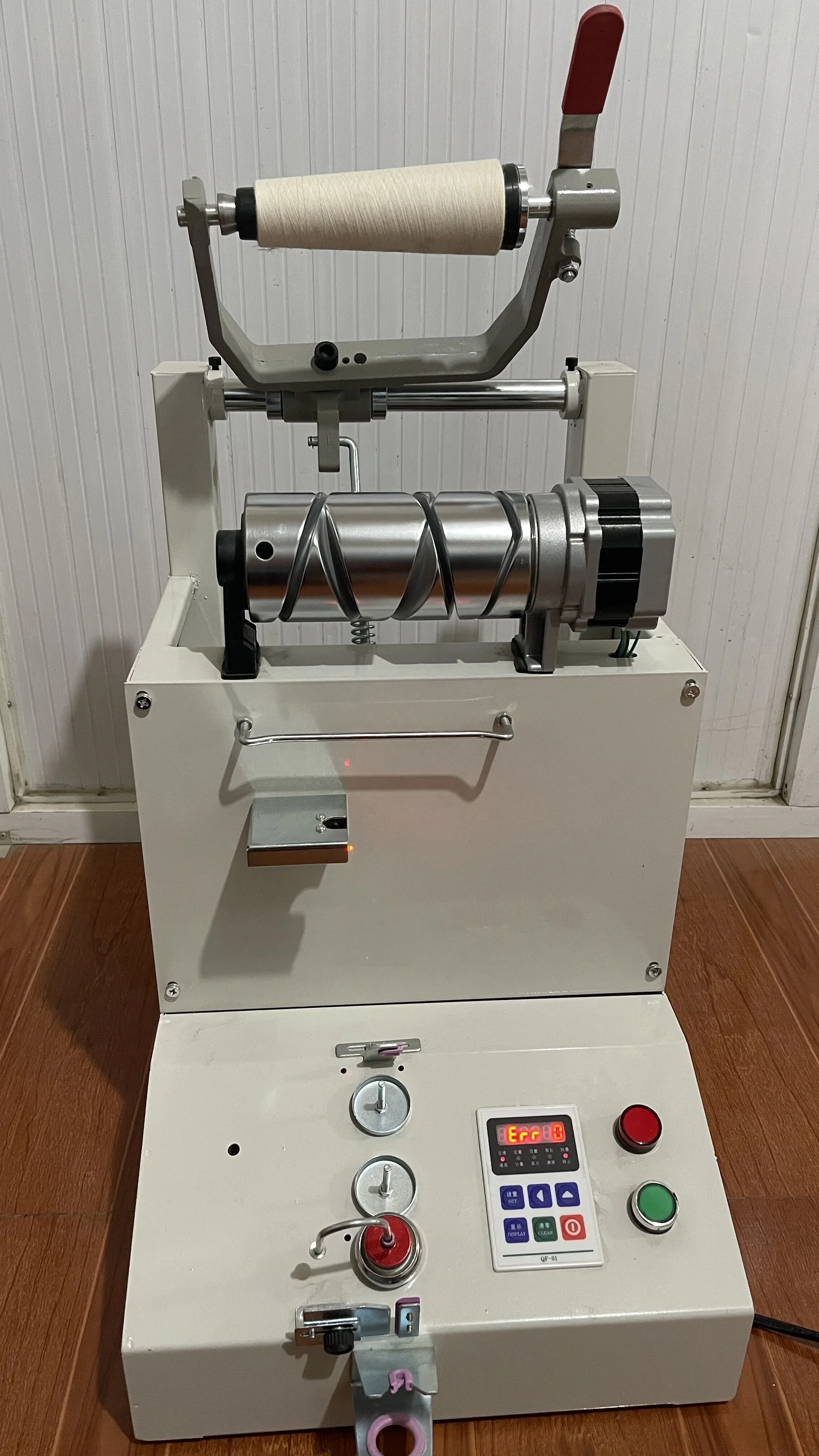 Automatische Hochgeschwindigkeits-Garnwickelmaschine mit einer Spindel