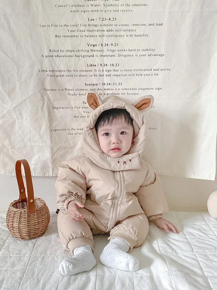 Autumn And Winter Baby Boys And Girls Padded Children\'s Hooded Windproof Jumpsuit Bag Farts Out Holding Clothes