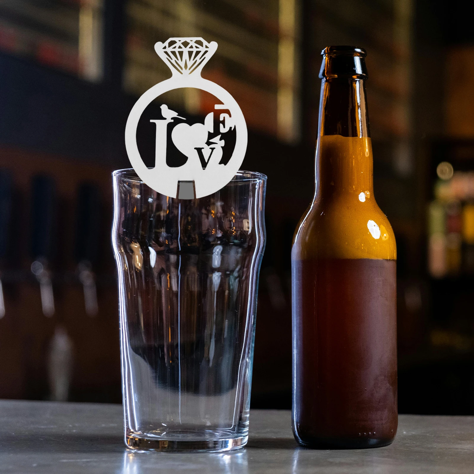 

50 шт., бумажные подвески в виде бокала для красного вина, идентификаторы для свадебных напитков, стильные маркеры для коктейлей, набор подвесок для флейты, вставки для праздничного стола, бар