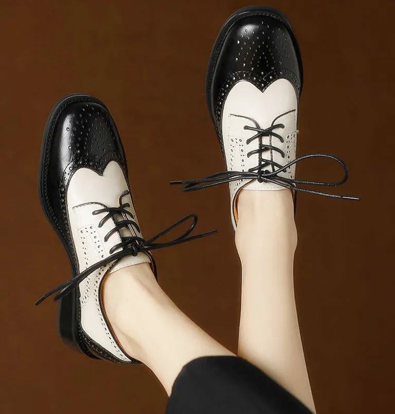 Vintage British Trend Genuine Leather Shoes Carved Brogue Pattern Women Shoe Brown Black and White Splicing Europe Shoes OA013