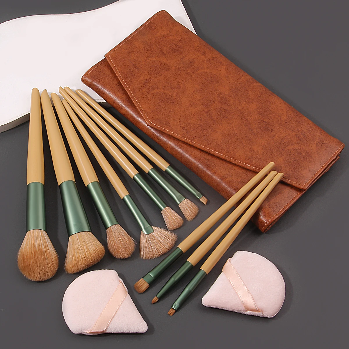 10 pçs conjunto de escova de maquiagem multifuncional & 2 pçs flocado triangular pó puff & 1 pçs elegante saco de armazenamento de escova de maquiagem do plutônio