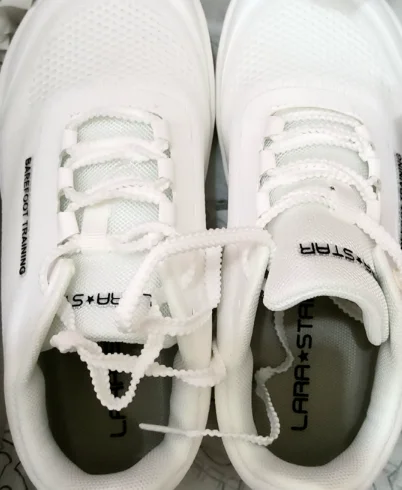 

New 2025 Summer Essentials Breathable Lightweight Unisex Running Shoes Professional Running Shoes Sneakers Very Good