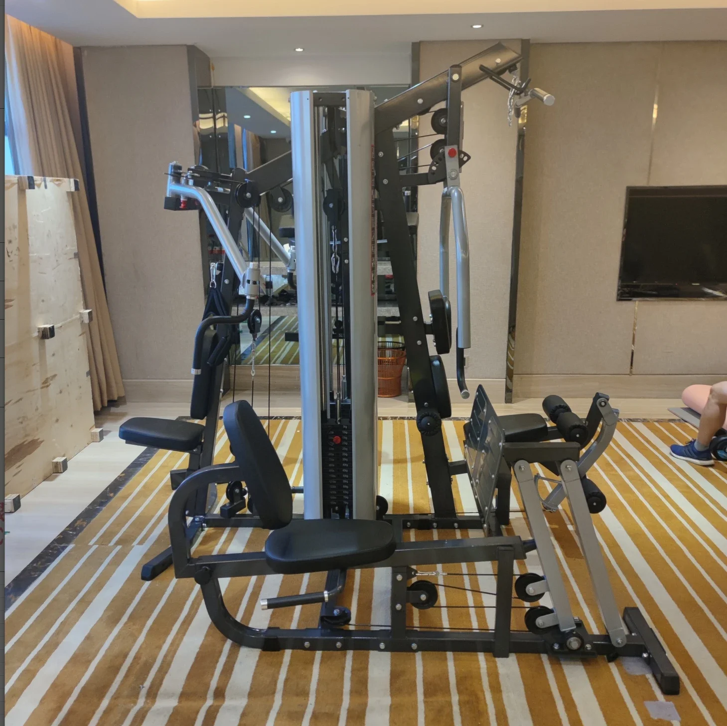 

Multifunctional fitness machine