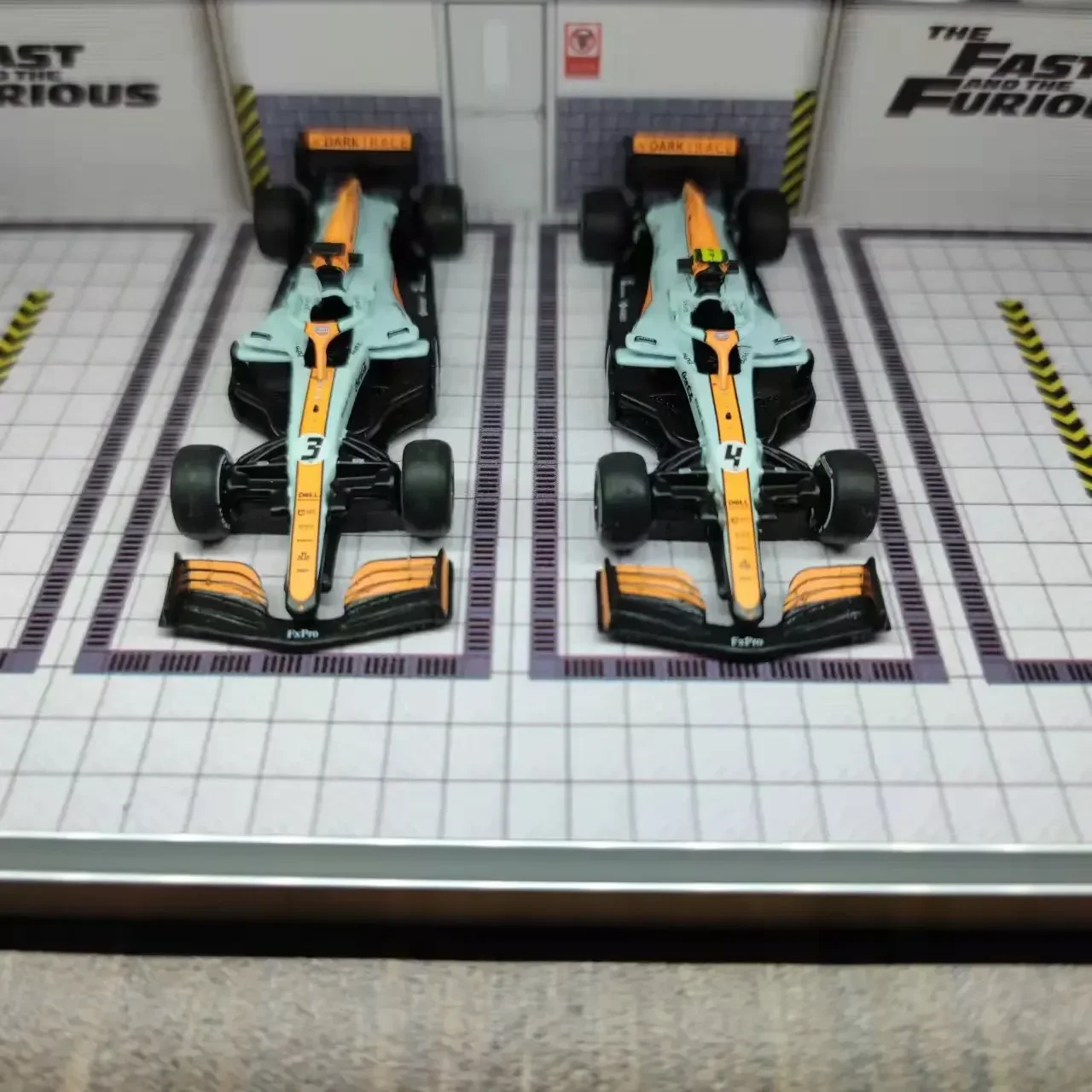 McLaren Car Model Gulf Painting MCL35M F1 Monaco Edition NO.3 and NO.4 Replica Car Model Limited Edition 2pcs Set Diecast 1/64