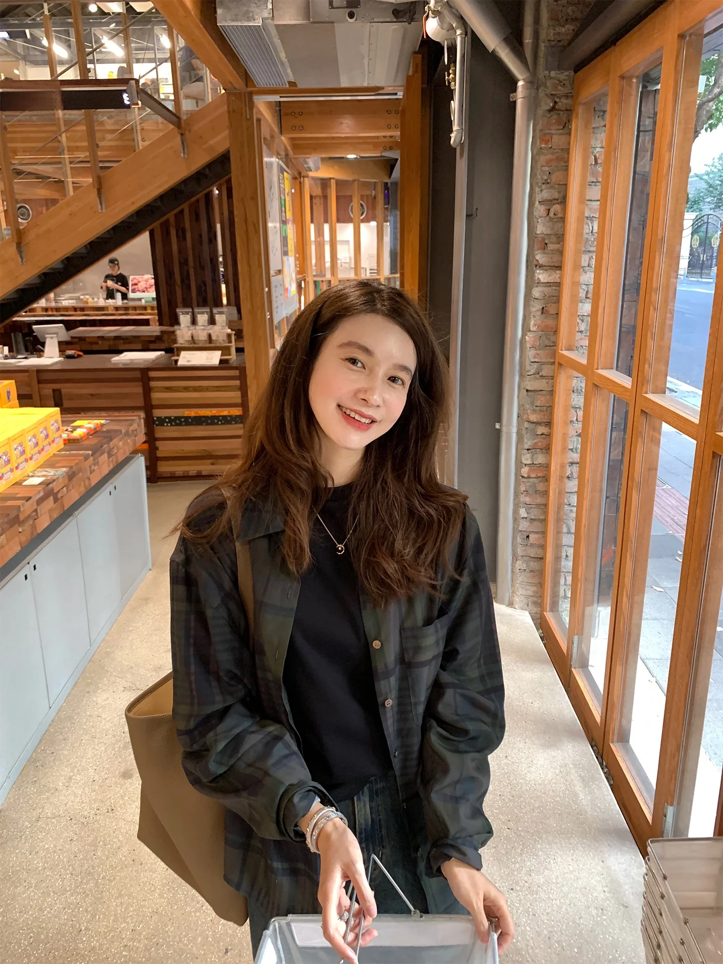 

Шелковая рубашка свободного кроя с винтажным клетчатым принтом, прямой крой, 3D-эффект, женская повседневная рубашка, дышащая, комфортная, с длинным рукавом