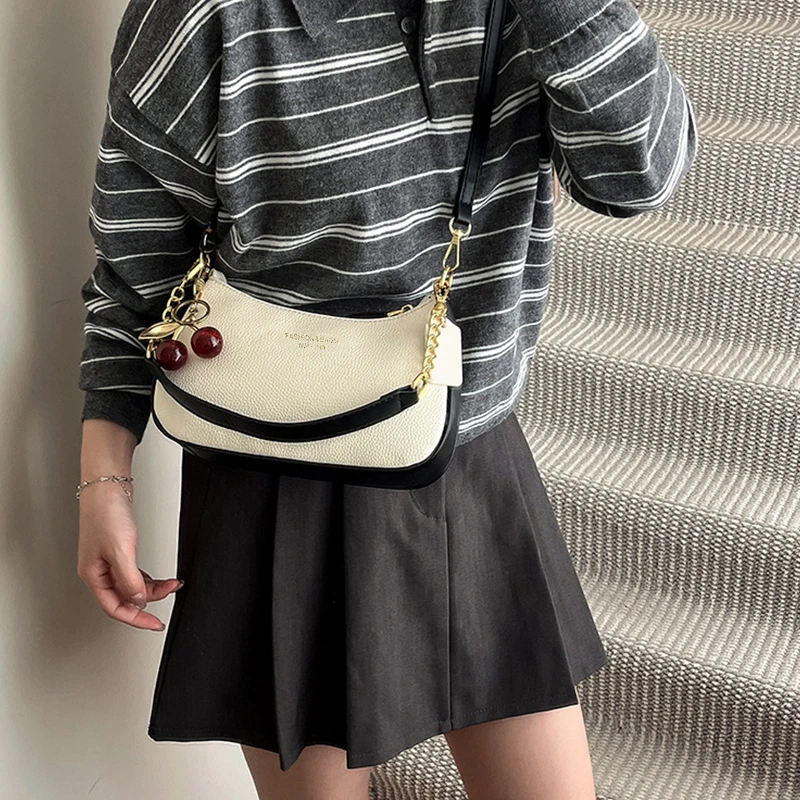 Schwarze Damen-Umhängetasche aus Kunstleder mit Kirsch-Anhänger, Casual-Stil für Arbeit, Reisen und den täglichen Gebrauch, Unterarmtasche, Handtasche – Detail 7