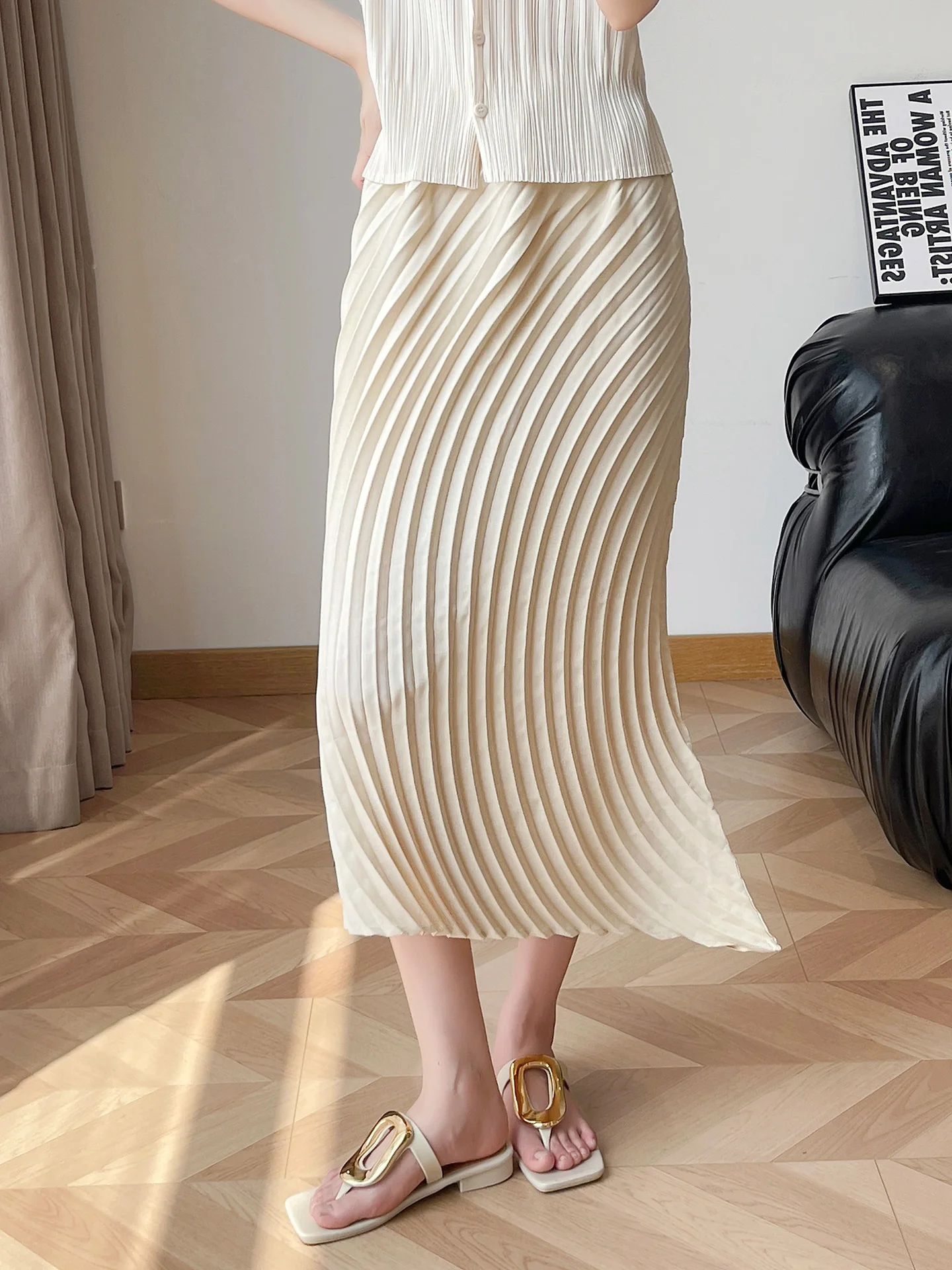 

High Waist Pleated Skirt Women's Three Houses Style Loose Fit Midi Skirt Slimming Polyester Fiber Casual High Elasticity