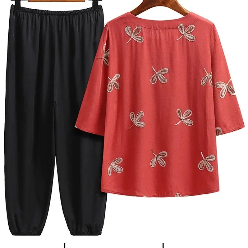 Loose Cotton and Linen Suit Women Middle-aged and Elderly Medium-sleeved T-shirt Embroidered Top Leisurely capri pants Pajama