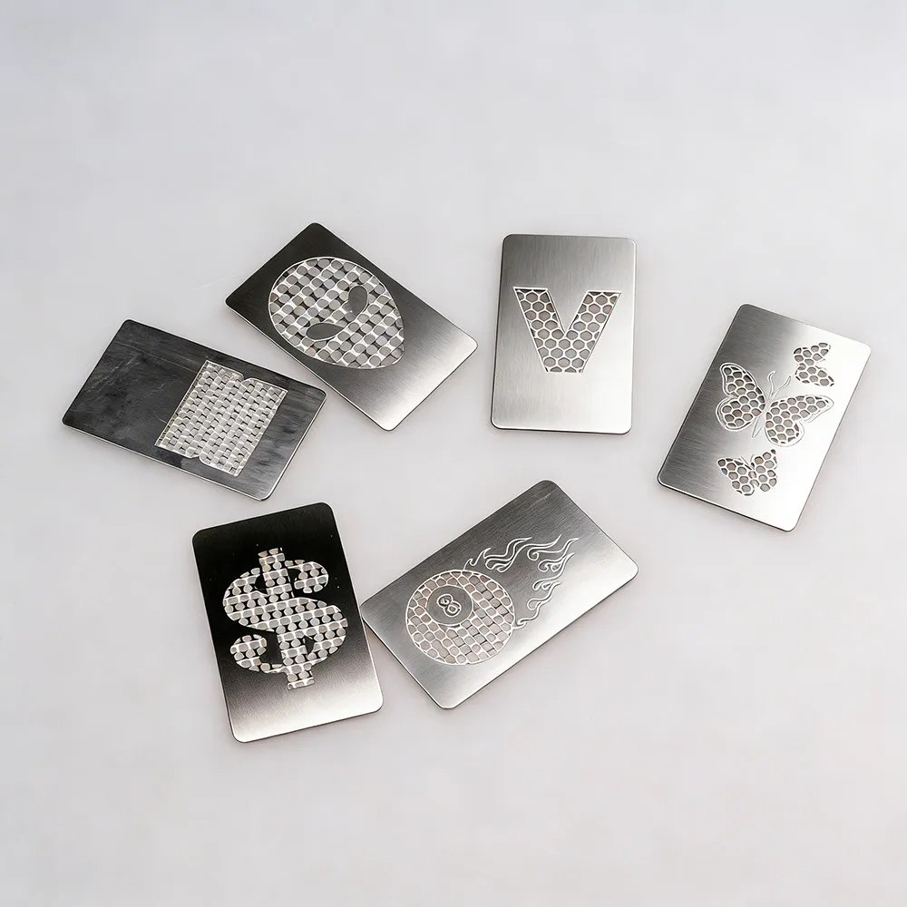 

Mini Card Style Tobacco Crusher Multifunctional Herbal Leaf Grinding Mill Smoking Supplies
