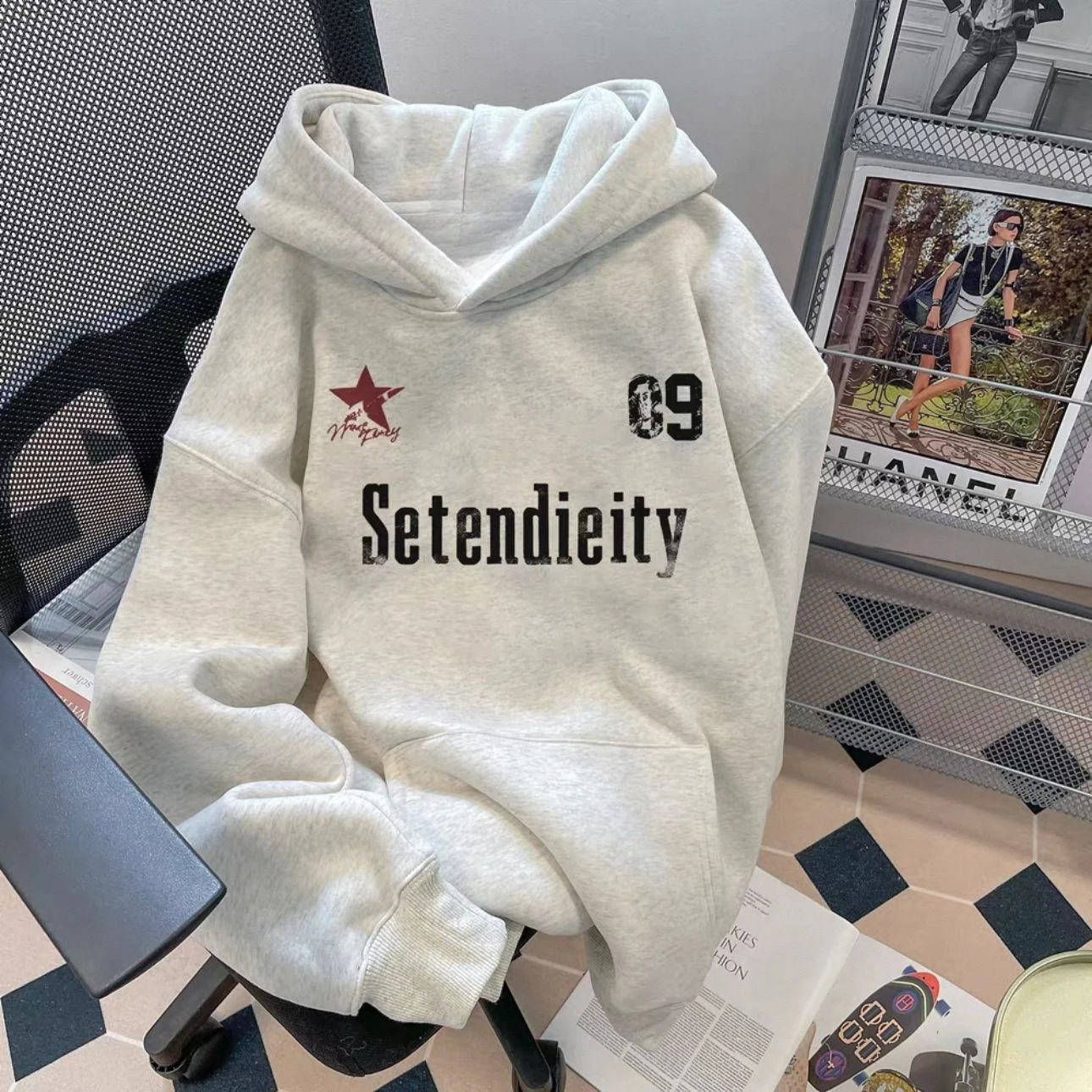 

Trend 09 English Printed Hooded Sweatshirt for Autumn and Winter Loose, Versatile and Casual Student Top Coat