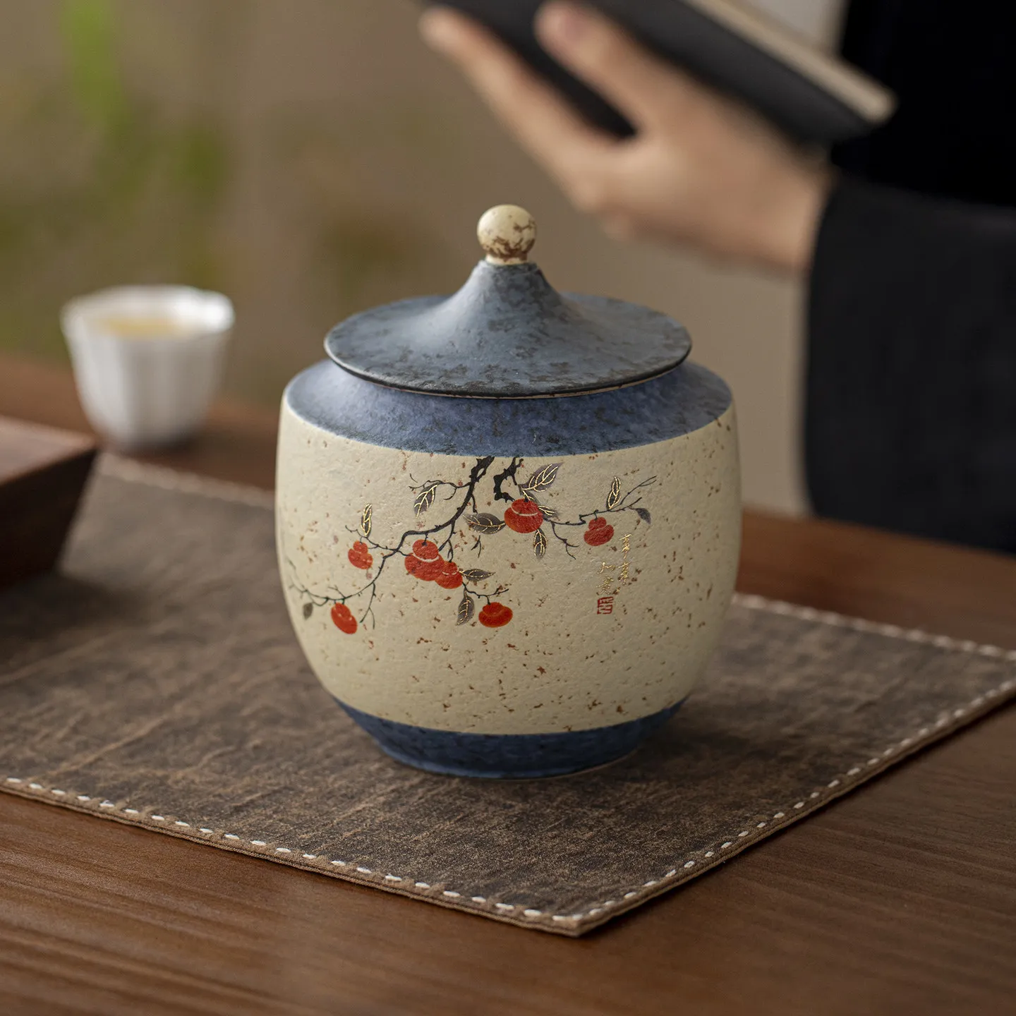 Large‑capacity Blue‑and‑White Tea Canister Rust‑Red Base Airtight Ceramic Jar Green Tea Black Tea Moisture‑proof Holiday Gift