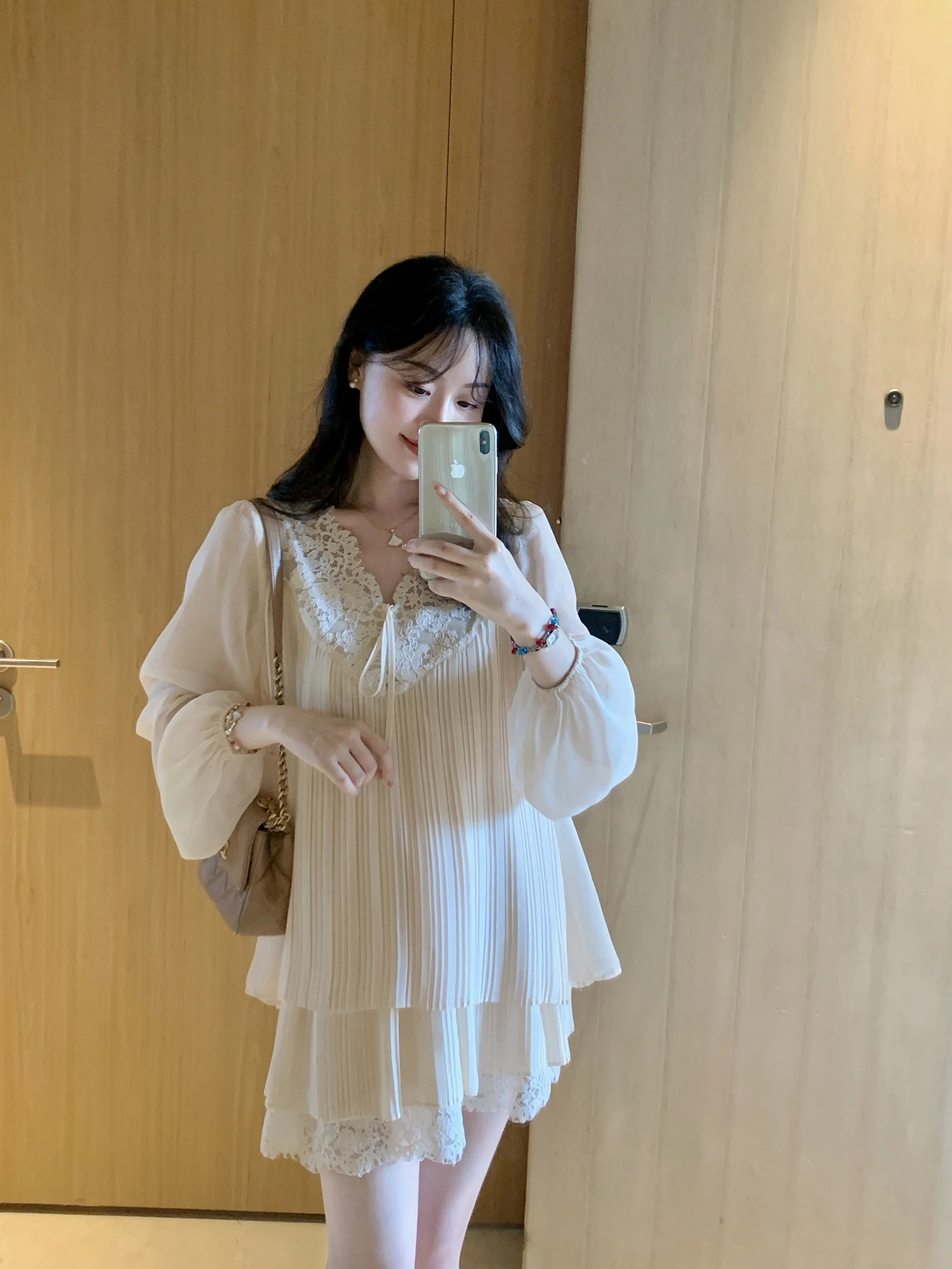 

Wang Han Yan White Magnolia Gentle Atmosphere Lace Long Sleeve Chiffon Top Heavy Embossing Shorts Pants Set Women's Fashion