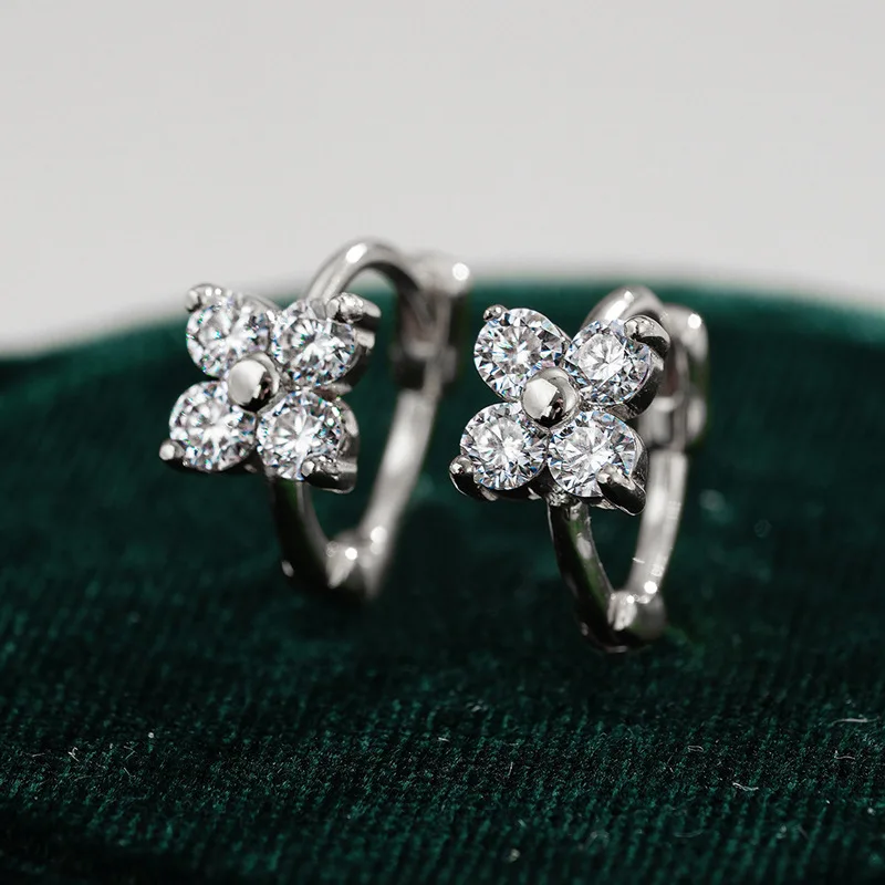 Pendientes de Aro Pequeños Minimalistas Clover Zircon Huggie Hoop, Chapados en Oro y Plata, Hipoalergénicos, Joyería Apilable para Mujer
