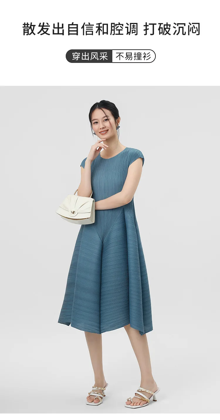 Miyake Plissiertes Damenkleid in Blau, A-Linie, Elegantes Kurzarm-Kleid, Locker Geschnitten, Knitterfrei, Sommerliches Lässiges Mode-Langkleid – Detail 8
