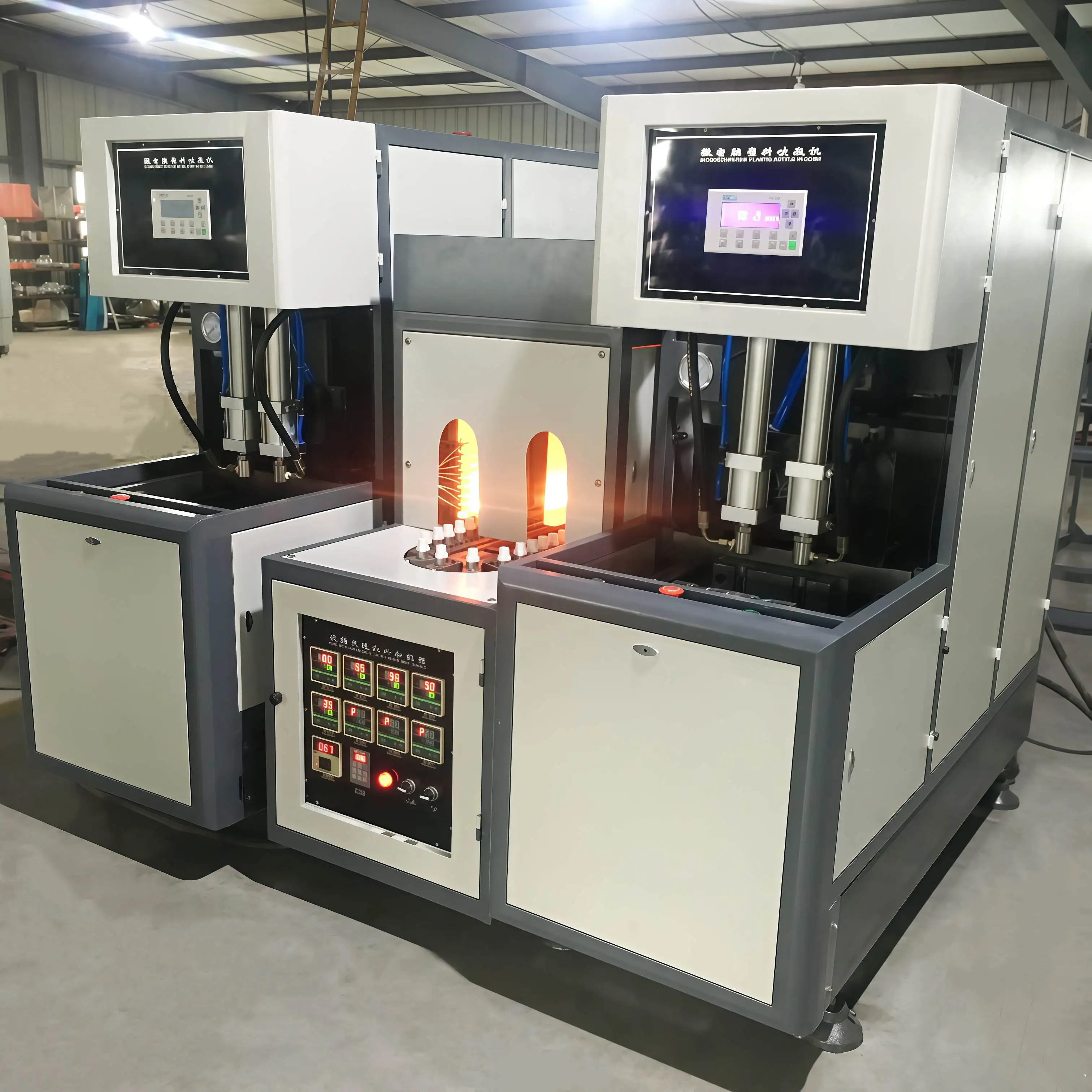 Customized Stretch Blow Moulding Machines 2 Cavity 4 Cavity Semi Automatic PET Bottles Plastic Blowing Machines