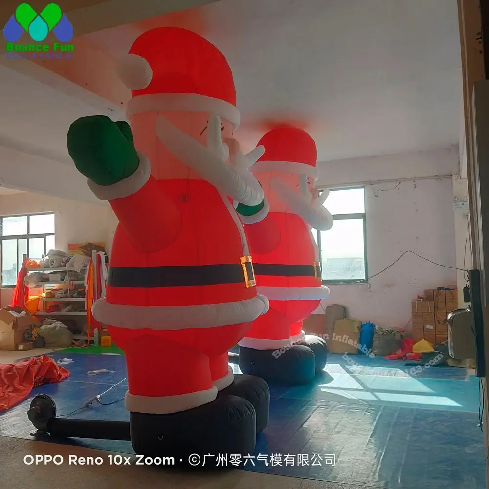 Modello in piedi di palloncino di Babbo Natale gonfiabile gigante con decorazione natalizia con ventilatore per esposizione natalizia all'aperto