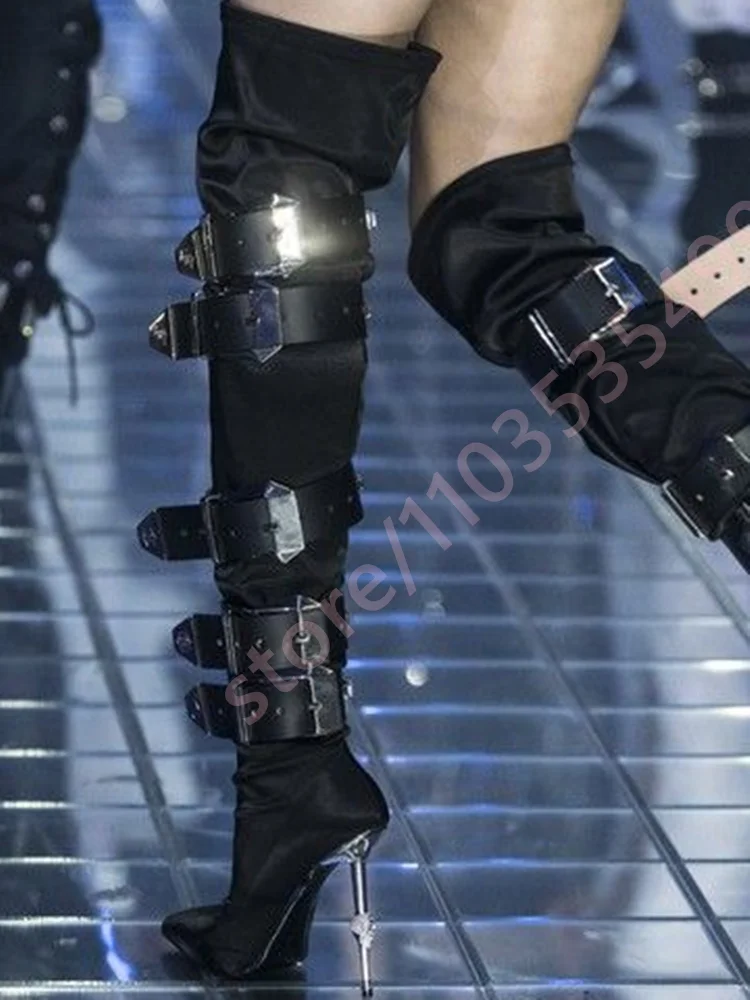 

Новые модные женские подиумные сапоги выше колена, зима 2021, длинные сапоги с острым ремнем и пряжкой на странном каблуке, вечерние сапоги в уличном стиле