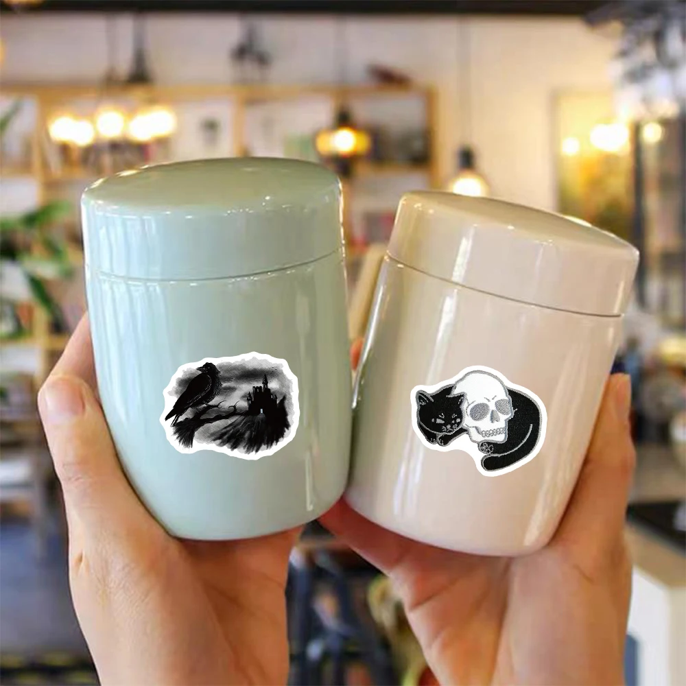 60 SZTUK Naklejek Halloween w Stylu Horror, Ciemne Motywy: Szkielety, Pajęcze Sieci, Nietoperze, Czarny Kot, Personalizowane Dekoracje Artystyczne na Festiwal, Prezent