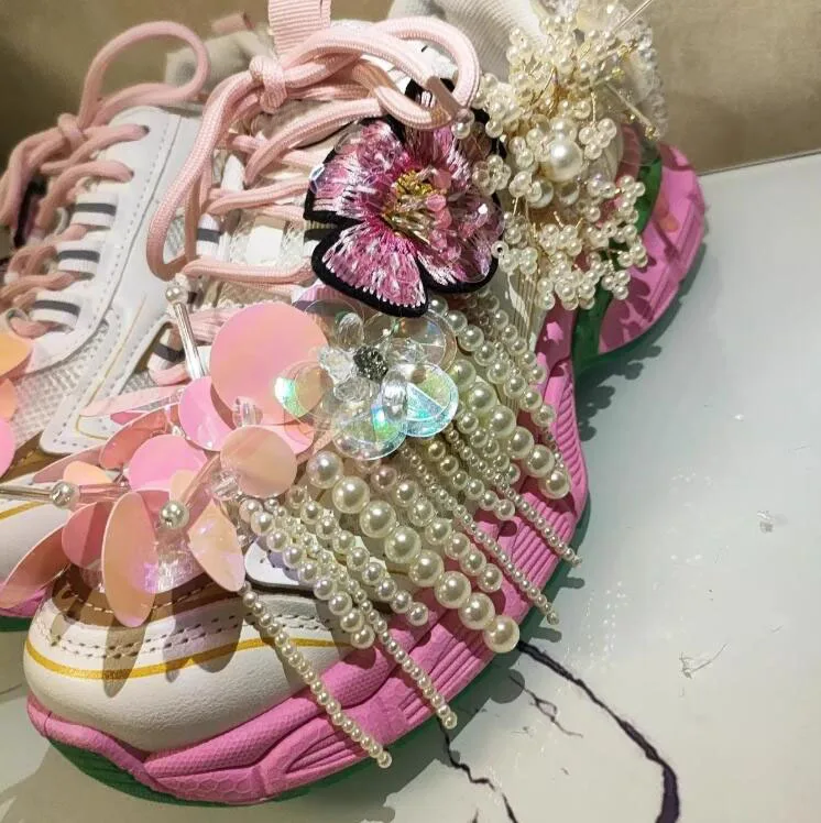 รองเท้าผ้าใบผู้หญิงสไตล์เจ้าหญิง ประดับมุก พู่ ลูกปัด ปักลายดอกไม้ หัวกลม ผูกเชือก รองเท้าลำลอง