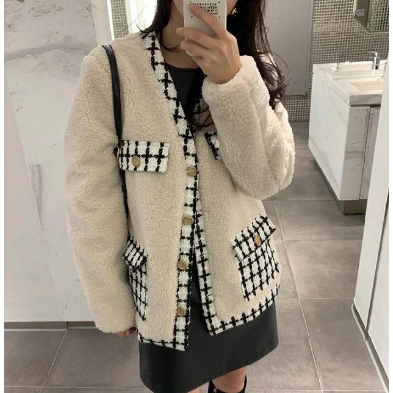 Winter Warm Fake Fur Contrast Tweed Coat Women V-neck Fashion Pocket Single-breasted Granular Lambswool Loose Casual Fur Jacket