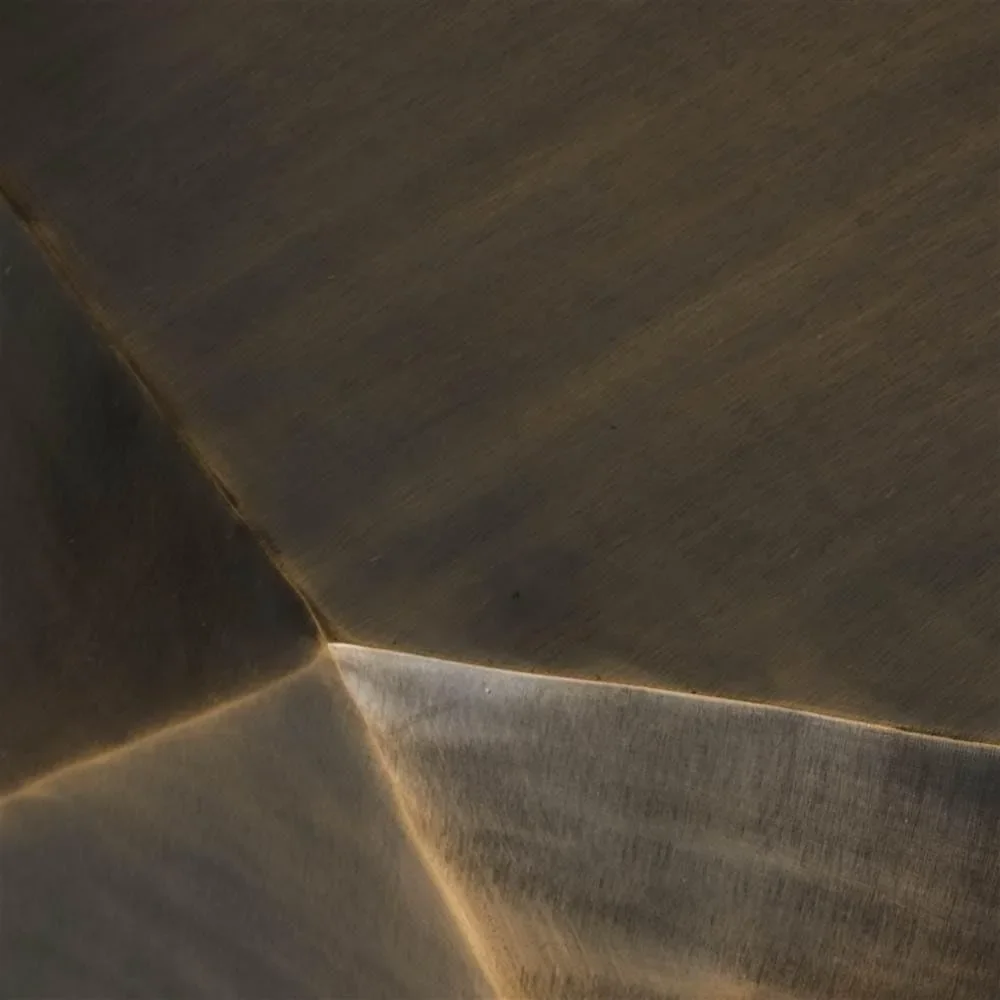 Mn Home Collection-Table basse à facettes géométriques en cuivre