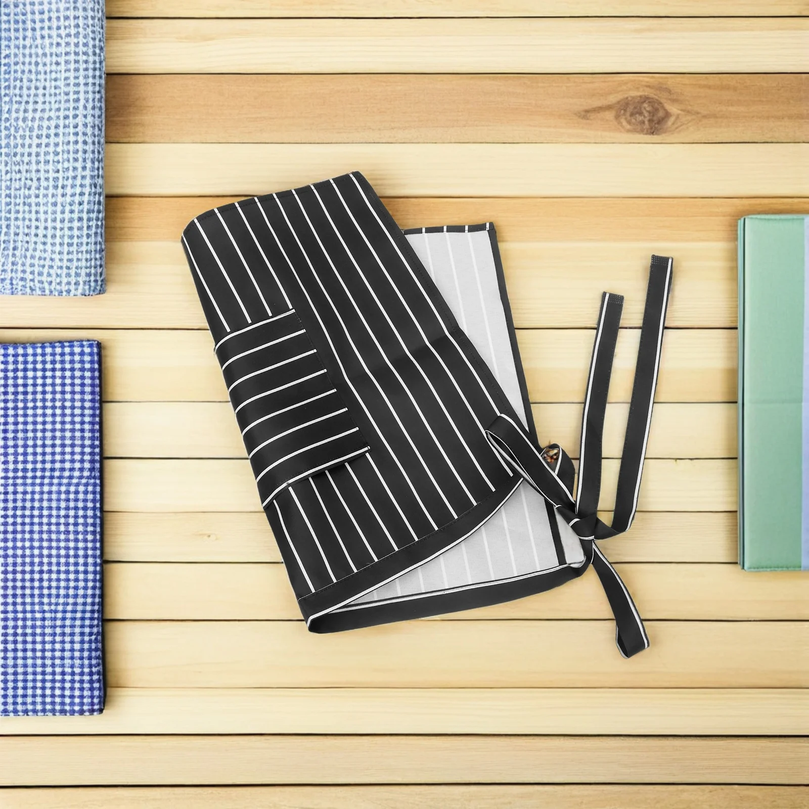 

2Pcs Adjustable Waist Black White Striped Aprons Half Apron with Large Pockets for Waiters Bartenders Restaurant Cafe Staff