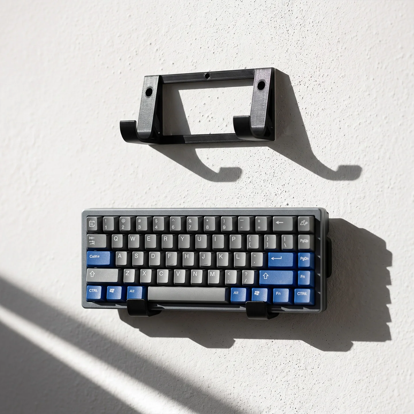 Wall-Mounted Holder for Wireless Mechanical Keyboards – Drill-Free Gaming/Dorm Display & Storage Rack (Minimalist Style)