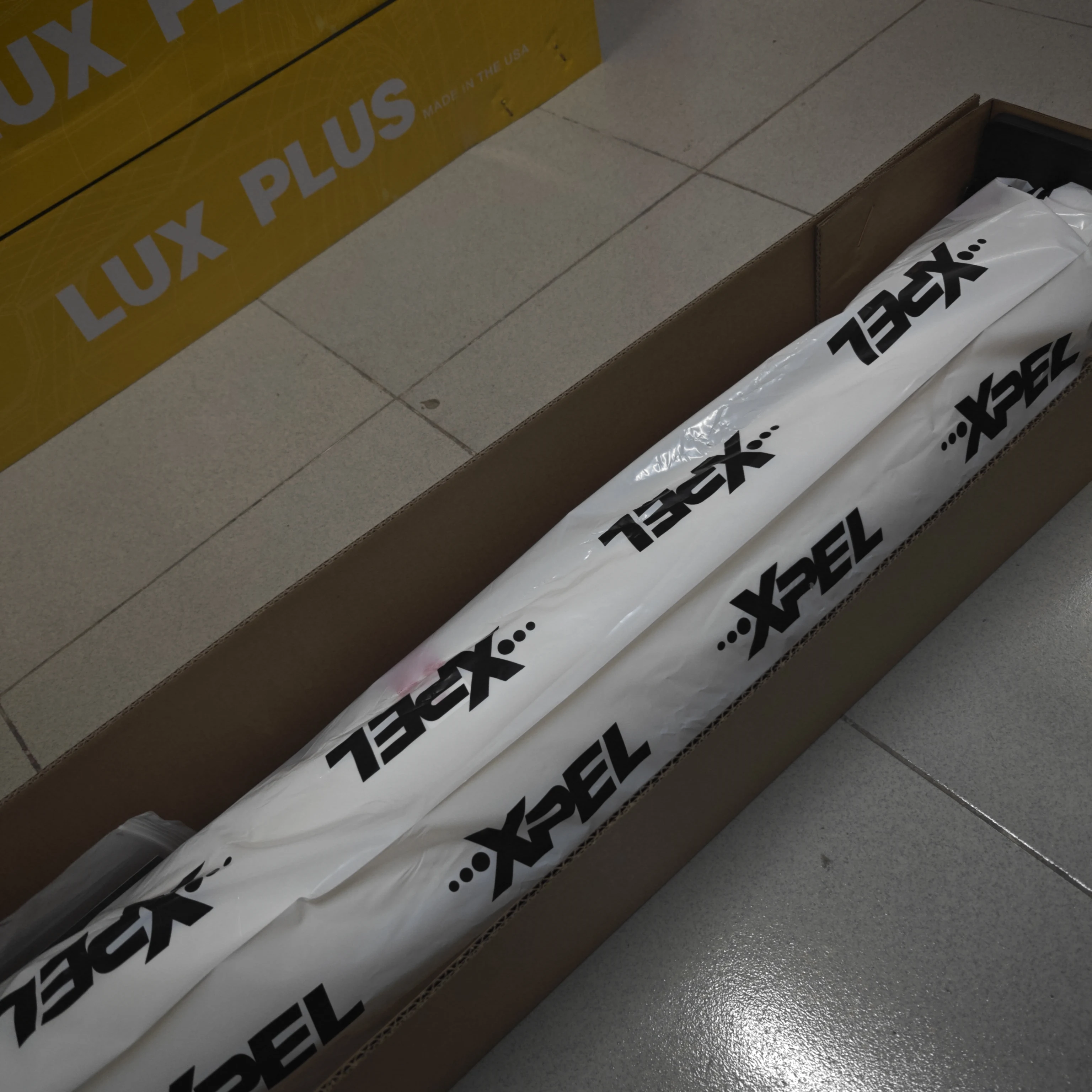 

Защитная пленка для автомобильной краски TPU/PPF XPEL Защитная пленка OEM Идеально подходит защищает краску Осветляет отделку, устойчив к пожелтению