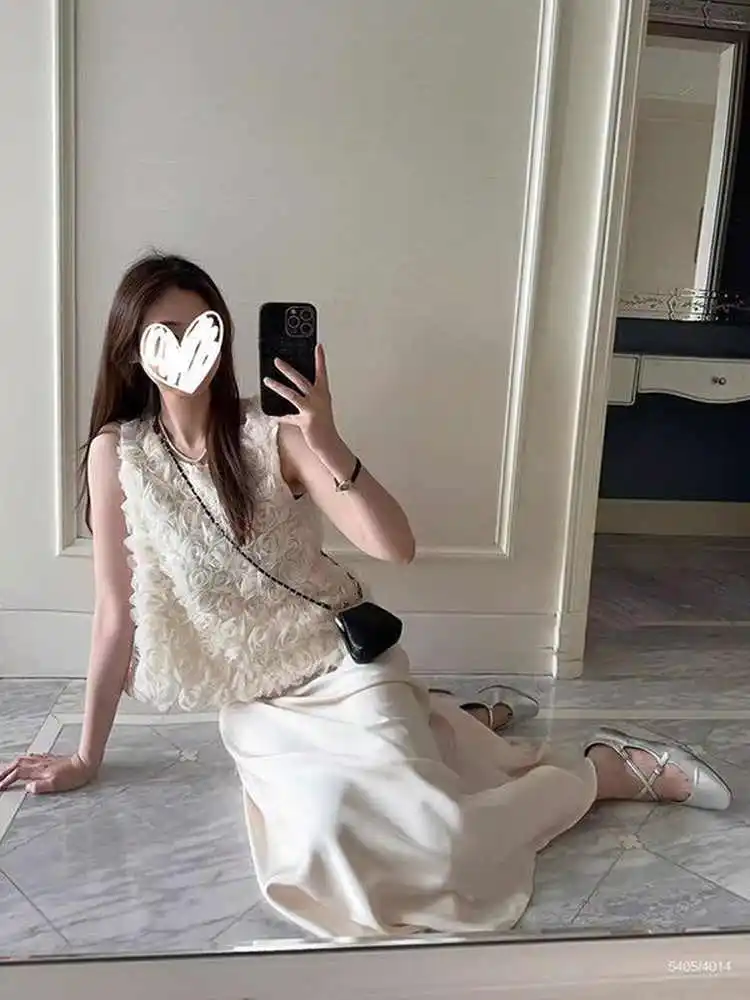 Sweet Petal Short Vest Women's Style Creamy Apricot Unique Small Audience Top Elegant Atmosphere Sensation Doll Strap 2025 Su...