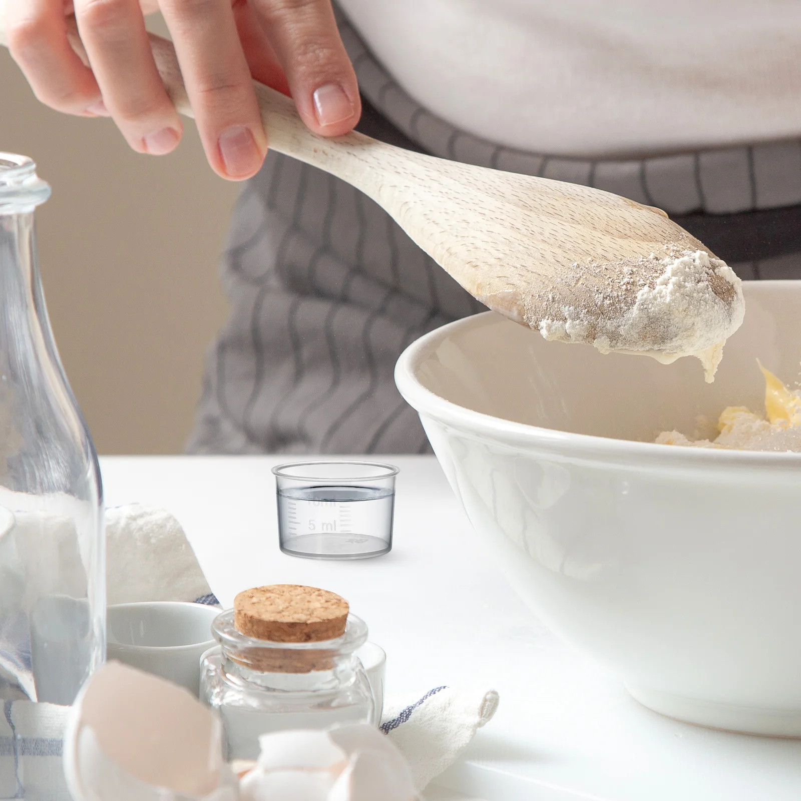 

100pcs Plastic Measuring Cup Clear Reusable Liquid Scale Cups For Laboratory Kitchen Use Measuring Cup Plastic Scale