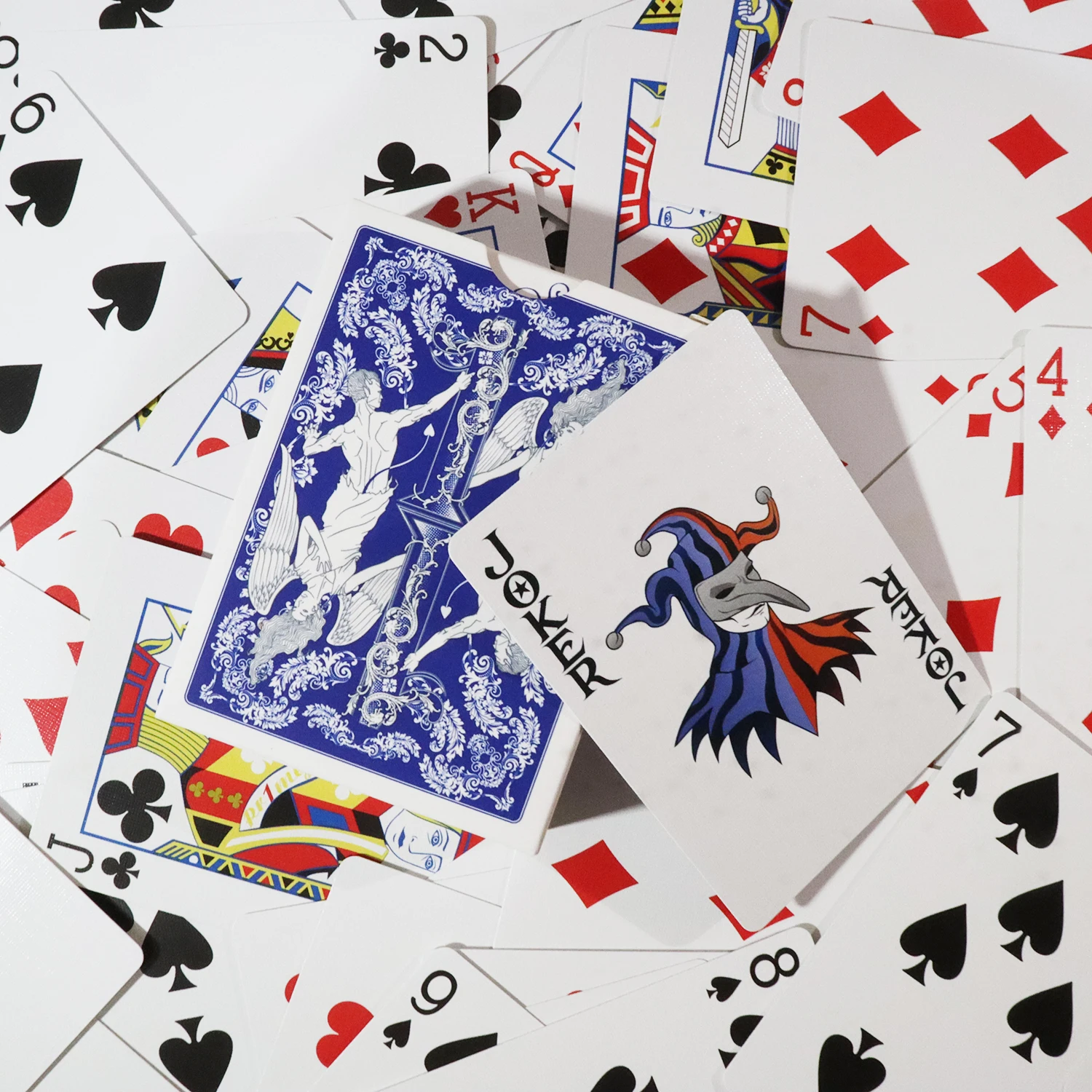 أوراق اللعب، مؤشر قياسي لحجم البوكر، أسطح البطاقات (أزرق أو أحمر)، لبلاك جاك، أوكري، لعبة بطاقات كاناستا، درجة الكازينو #3