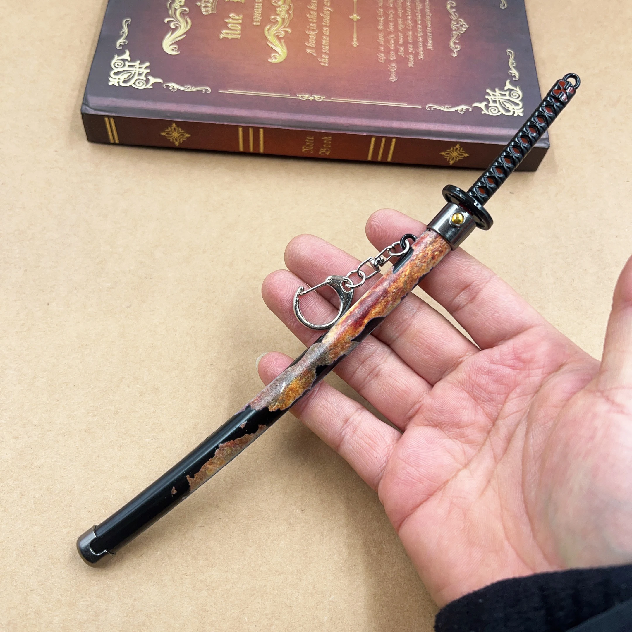 LLavero de ríos de sangre Okina de 26cm, juego ER periférico 1:6, juego de espada Katana emergente, réplica en miniatura, equipo de adorno para el hogar, juguete