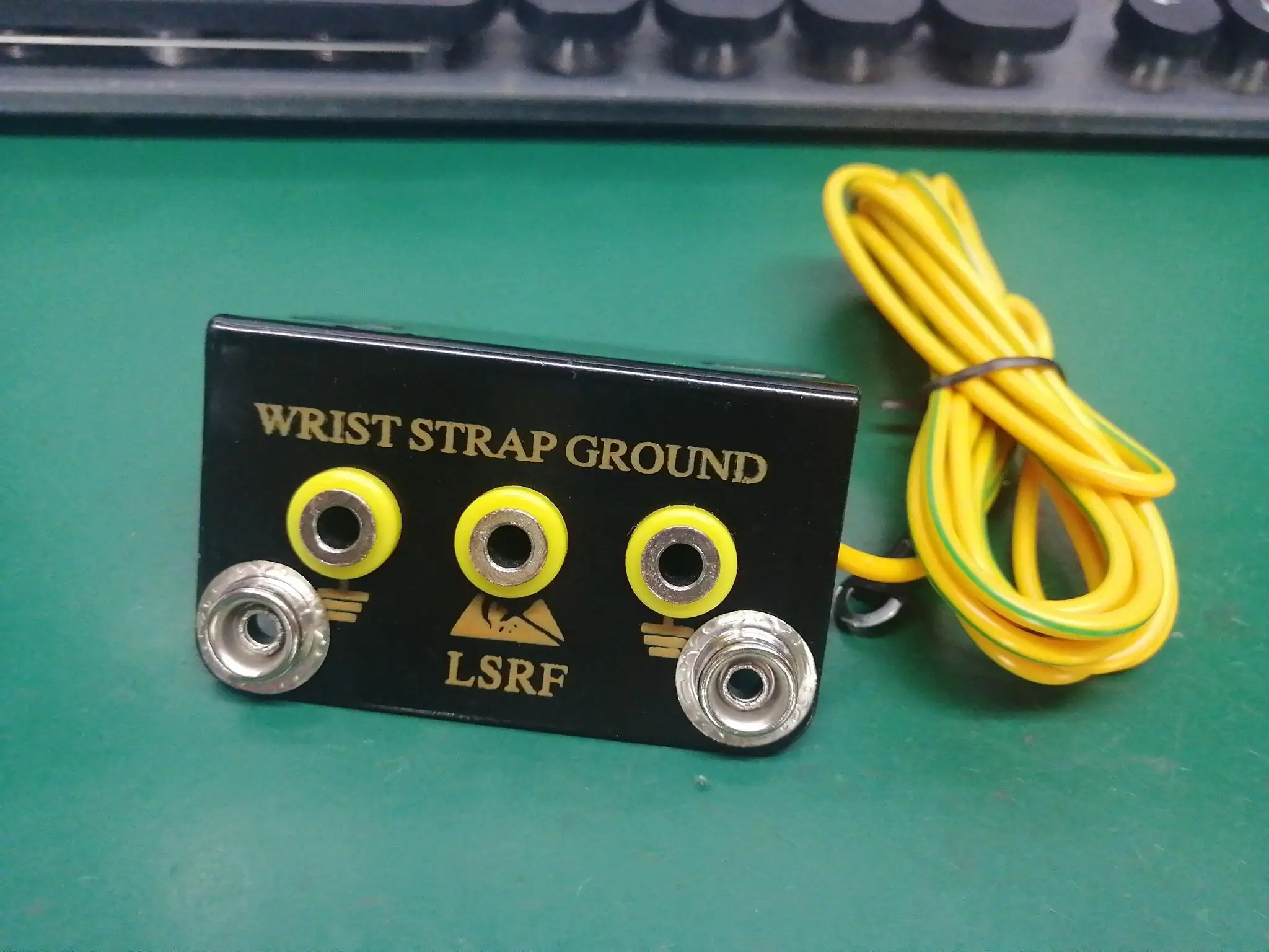 

L Shaped Anti Static Socket Ring Ground Connector with Terminal Cable for ESD Wrist Strap Grounding