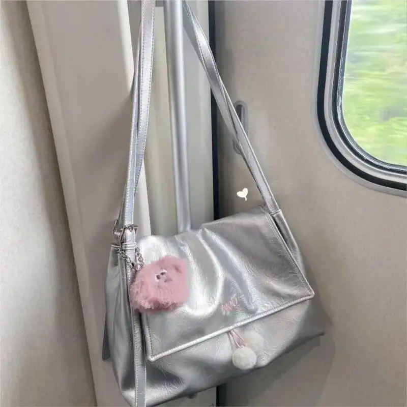 กระเป๋าโท้ทขนาดใหญ่ Bloom สำหรับผู้หญิง กระเป๋าถือลำลองหนัง PU สไตล์ไฮสตรีท กระเป๋าสะพายข้างสไตล์เรโทรสำหรับผู้หญิง Y2k