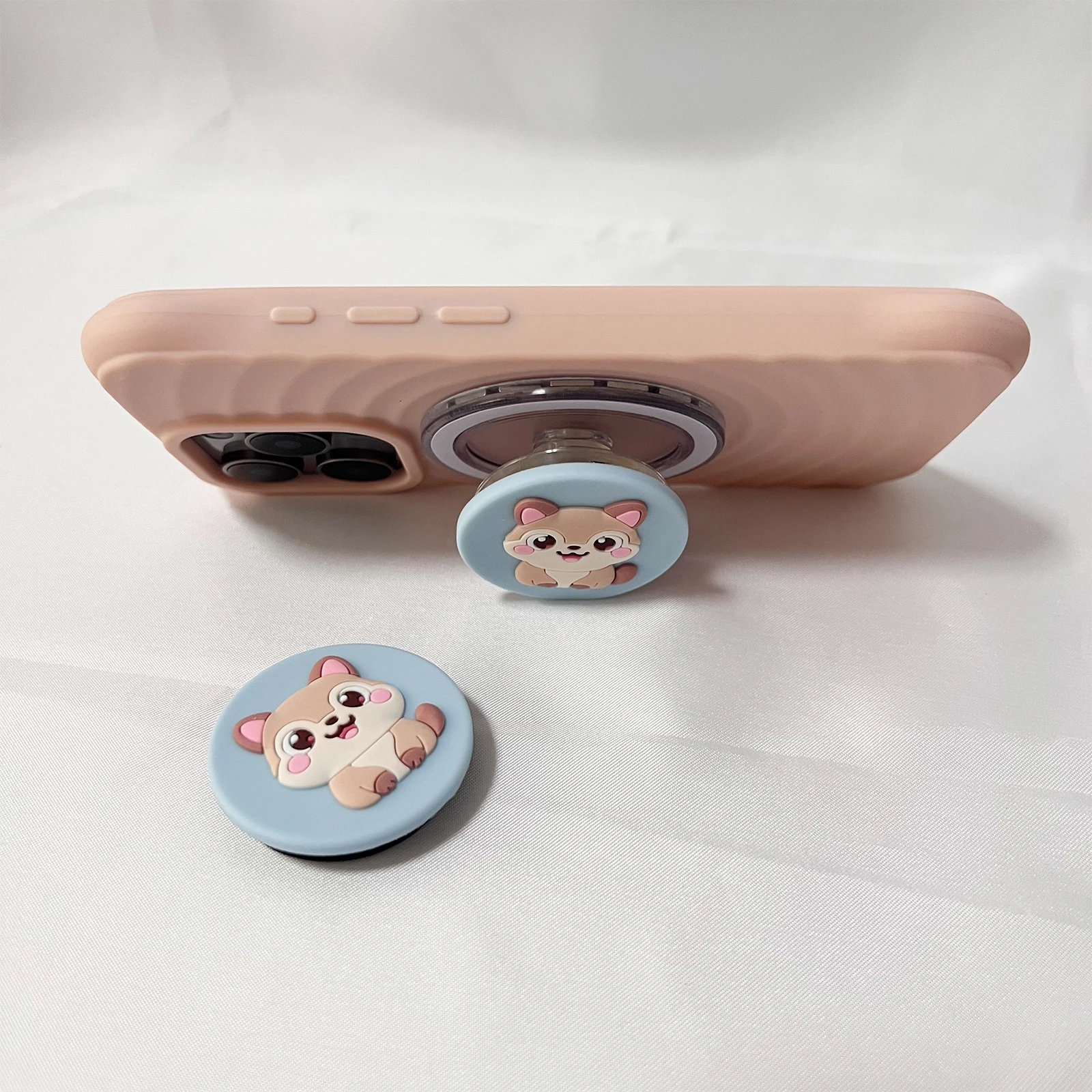 ふわふわ可愛い動物の子犬型スマホホルダー グリップトック 携帯スタンド iPhone 17 iPhone 16Pro Max Samsung対応
