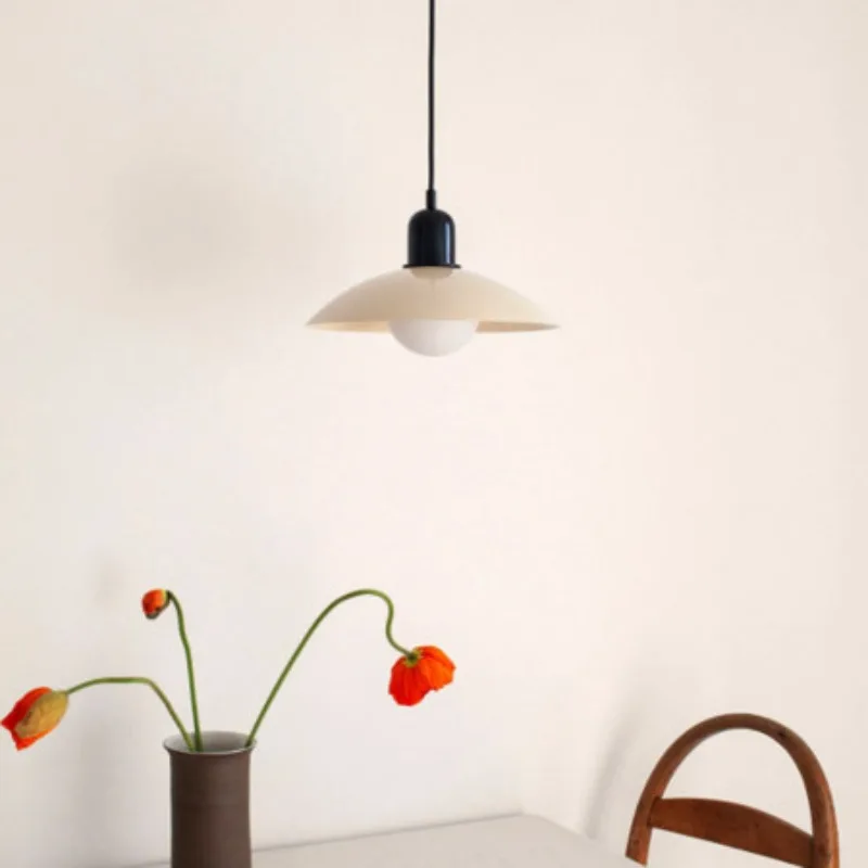 Lampada da ristorante Lampada da comodino semplice nordica per camera da letto Lampada macaron retrò creativa