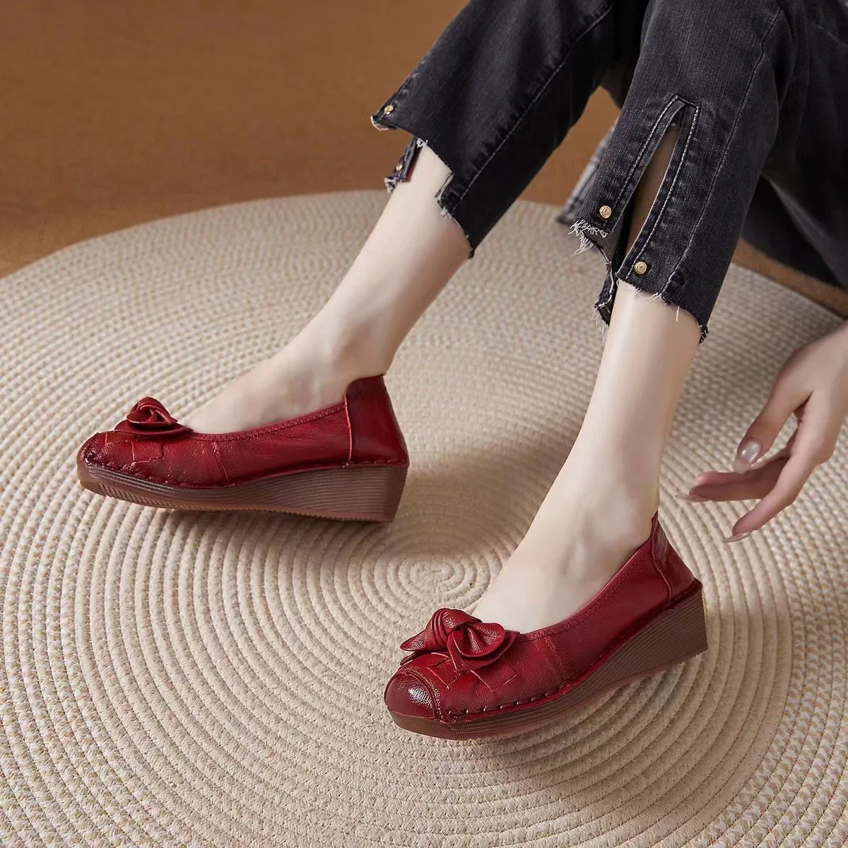 New Cowhide Slope Heel Women\'s Shoes Comfort Mother\'s Shoes Soft Sole Genuine Leather Shallow Mouth Women\'s Shoes