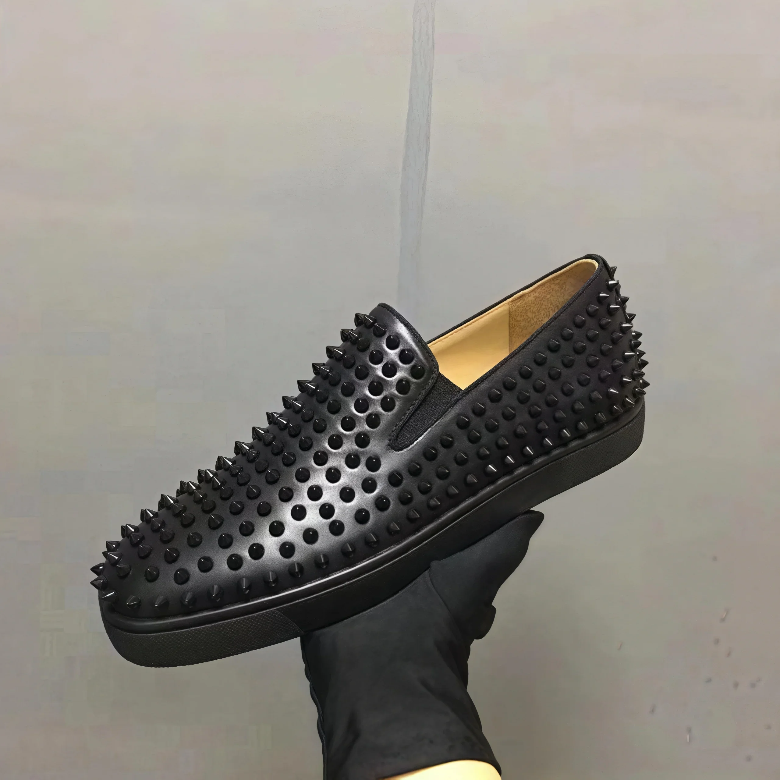 

Breathable Comfort Flat Sole New Designer Style Shoe Loafers Rivets Colorful Colors Men's Low Top Shoes Men's Casual Board Shoes