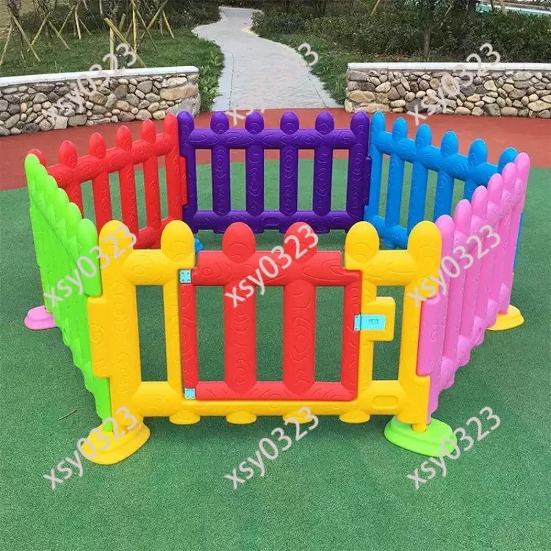 Multi-Angle Plastic Play Fence Safety Guardrail Outdoor Barrier For  Amusement Park