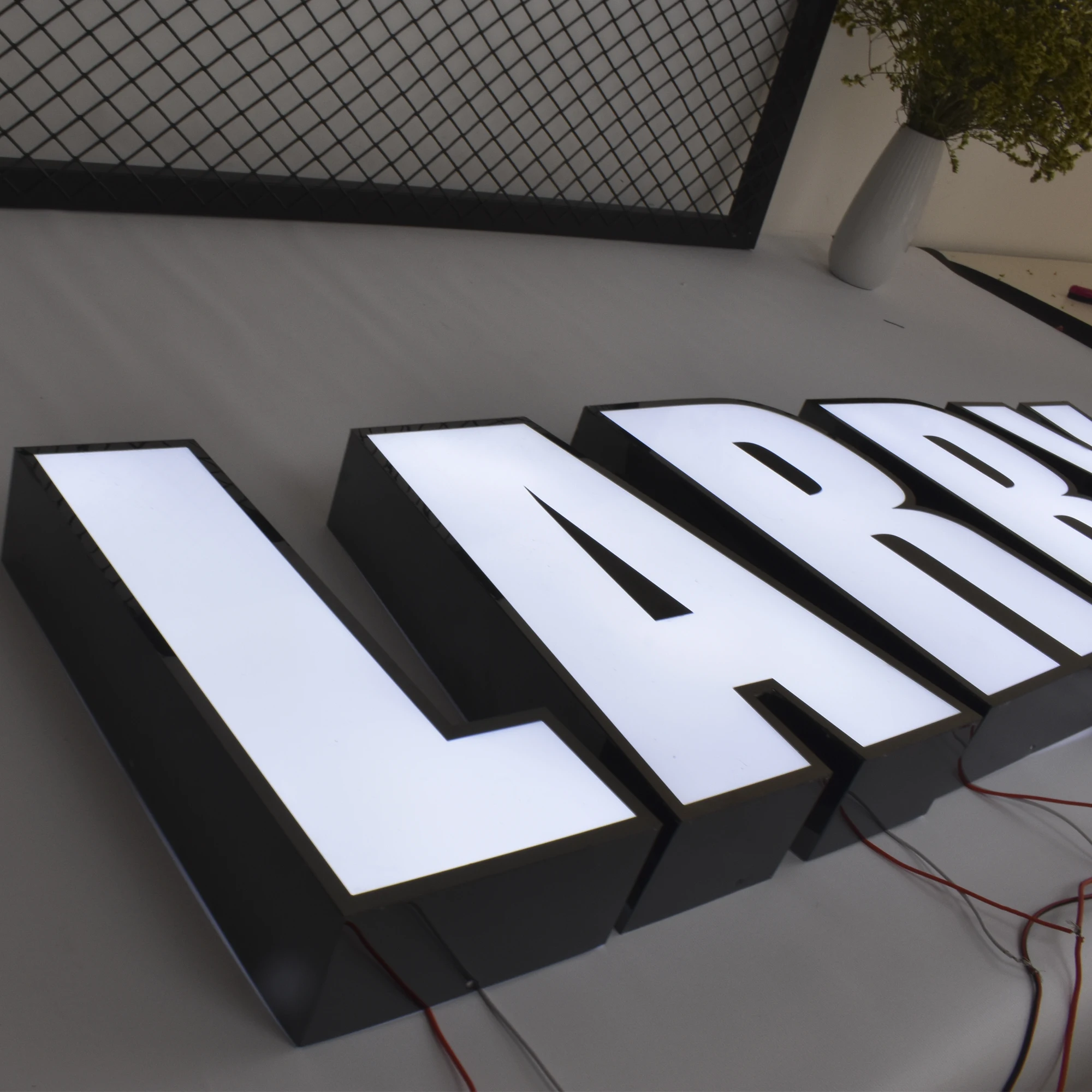 Aangepaste Front Verlicht Bord Letters Roestvrij Staal Kanaal Letters Indoor Outdoor Bewegwijzering Business Logo 3d Led