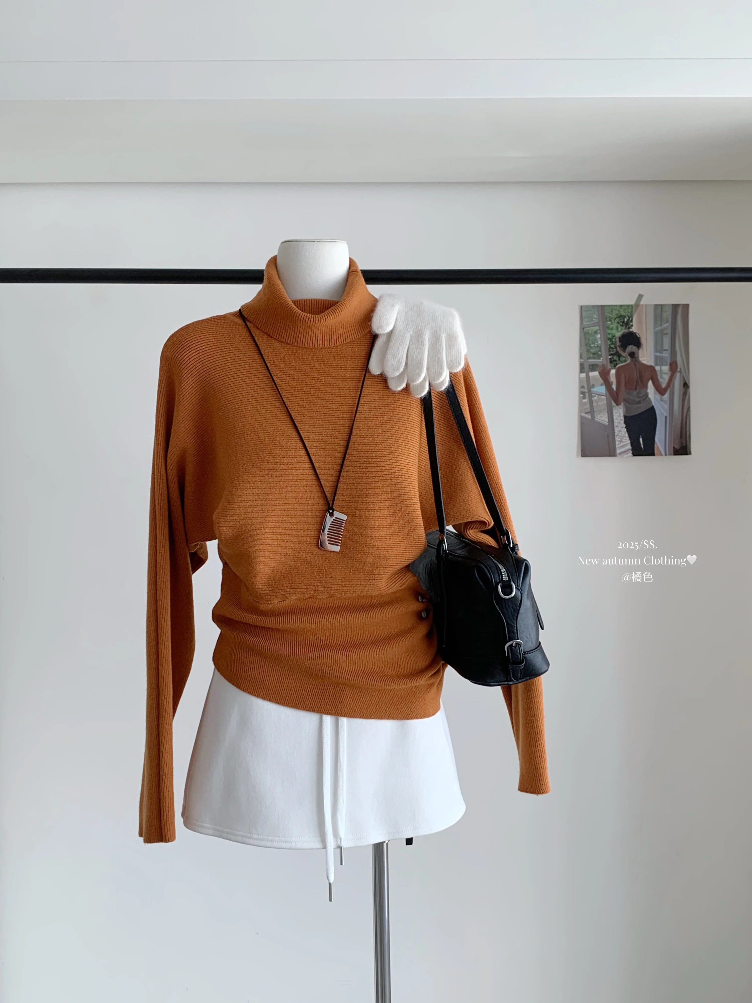 Damski elegancki sweter na jesień i zimę z marszczonym dekoltem, golfem, długim rękawem, jednolity kolor, luźny krój, podkreślający talię.