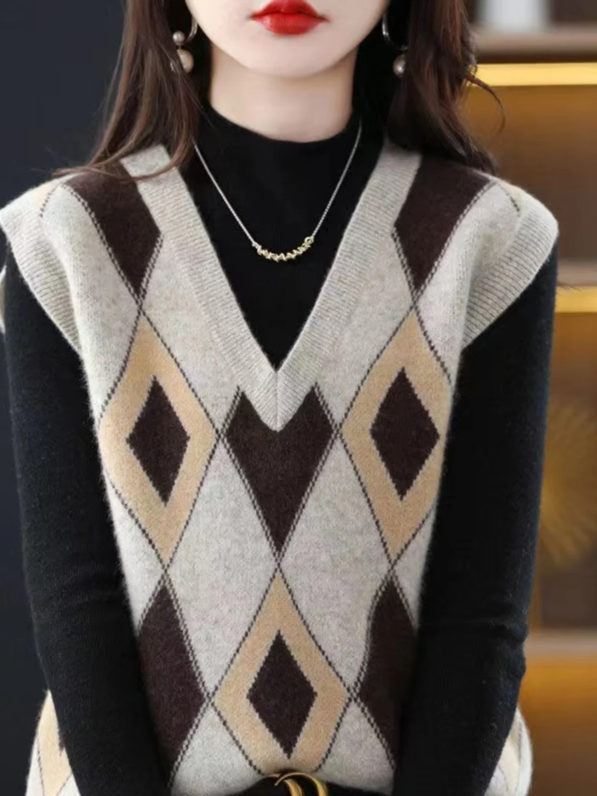 Fashionable Knitted Vest Women's Outerwear Spring Autumn Warmth Collarless Sleeveless V-neck Sweater Style Versatile Ladies Top
