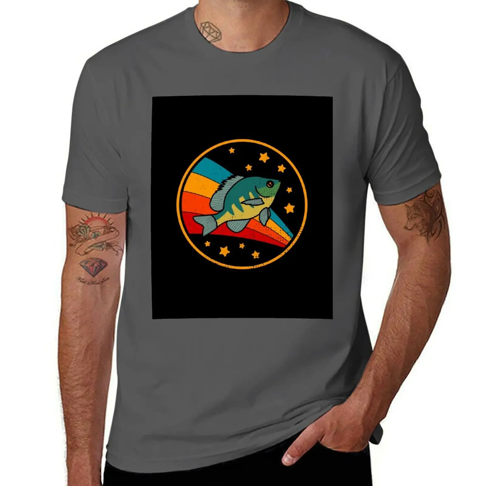 

Retro Bluegill in Space Fishing Sport And Angling Fisherman T-Shirt man graphic t shirt man t shirt cotton high quality T-Shirt