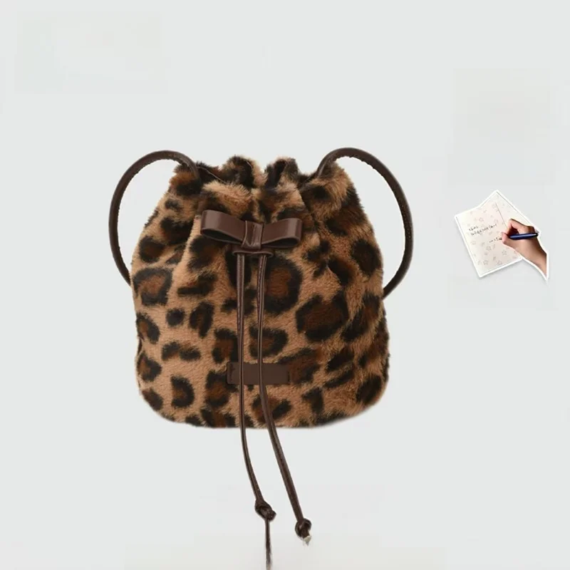 

Осенне-зимняя роскошная сумка-ведро с леопардовым принтом, женская сумка через плечо, универсальная ретро-сумка из меха, новинка 2025 года, универсальная женская модель