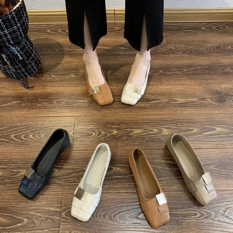 

Тканые женские туфли с квадратным носком нишевого дизайна, новые летние туфли на плоской подошве с металлической пряжкой 2025, модные одинарные туфли на мягкой подошве