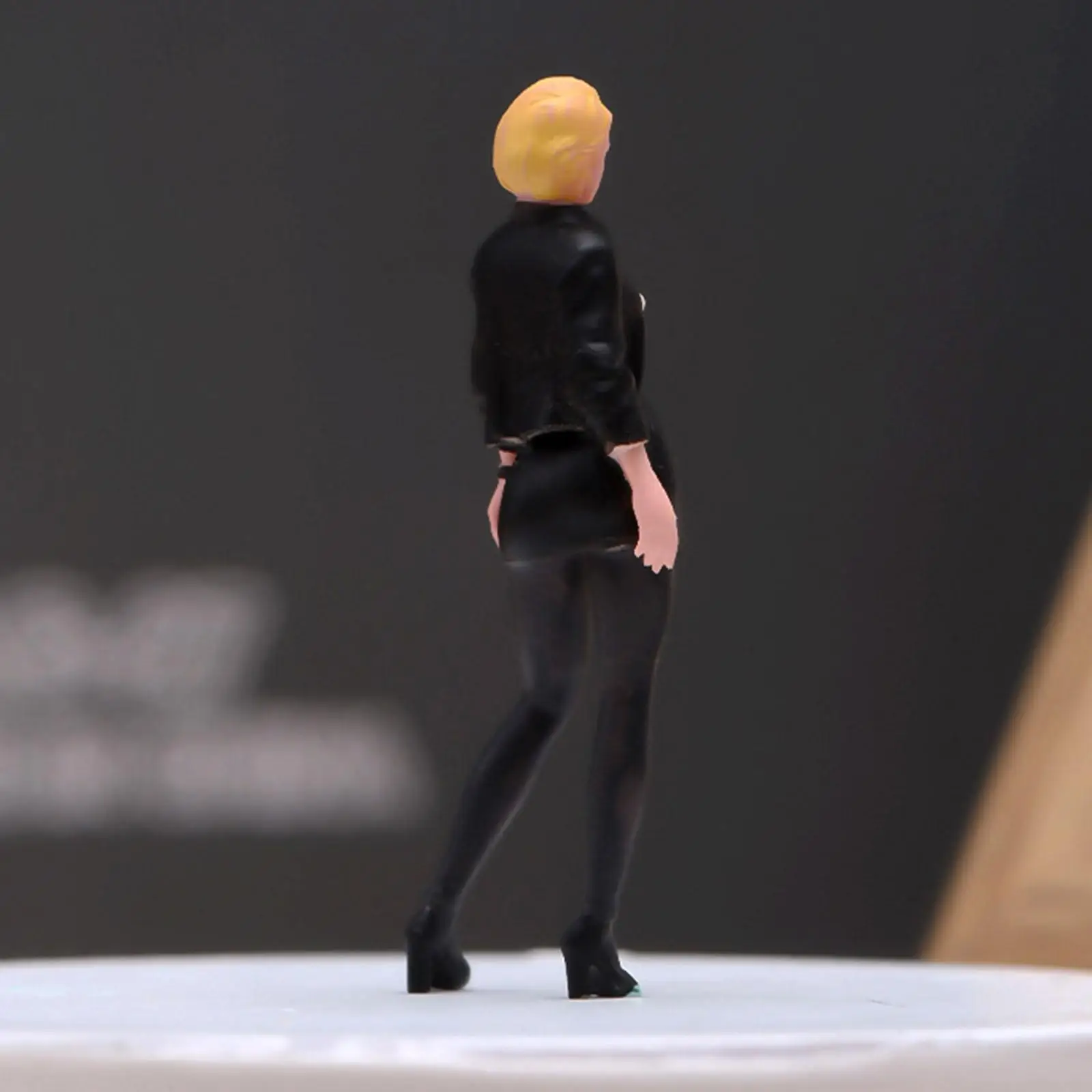 Figura de Menina em Escala 1:64, Pintada à Mão, Miniatura de Personagem, Acessório para Projetos DIY, Decoração de Diorama
