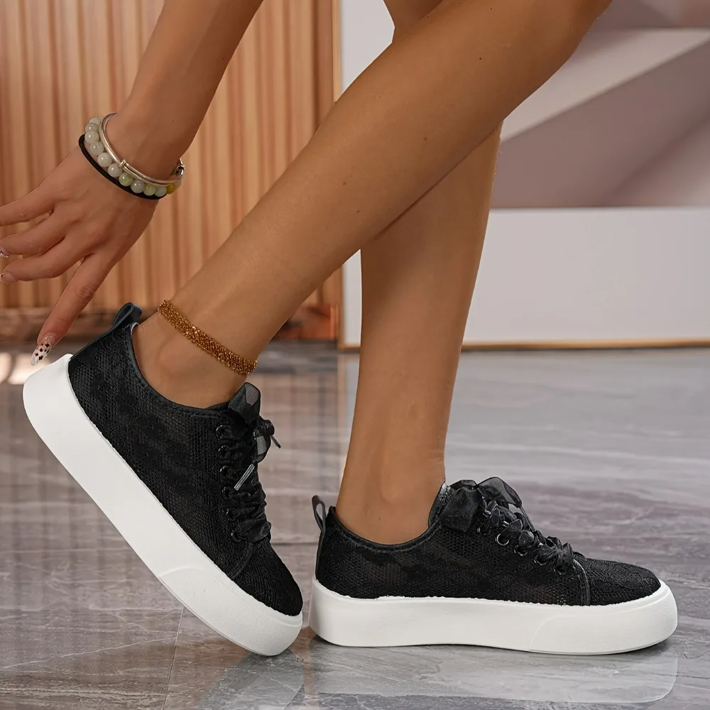 여성 여름 패션 신발 새로운 메쉬 캐주얼 운동화 절묘한 신발 끈이있는 편안하고 통기성 스포츠 신발