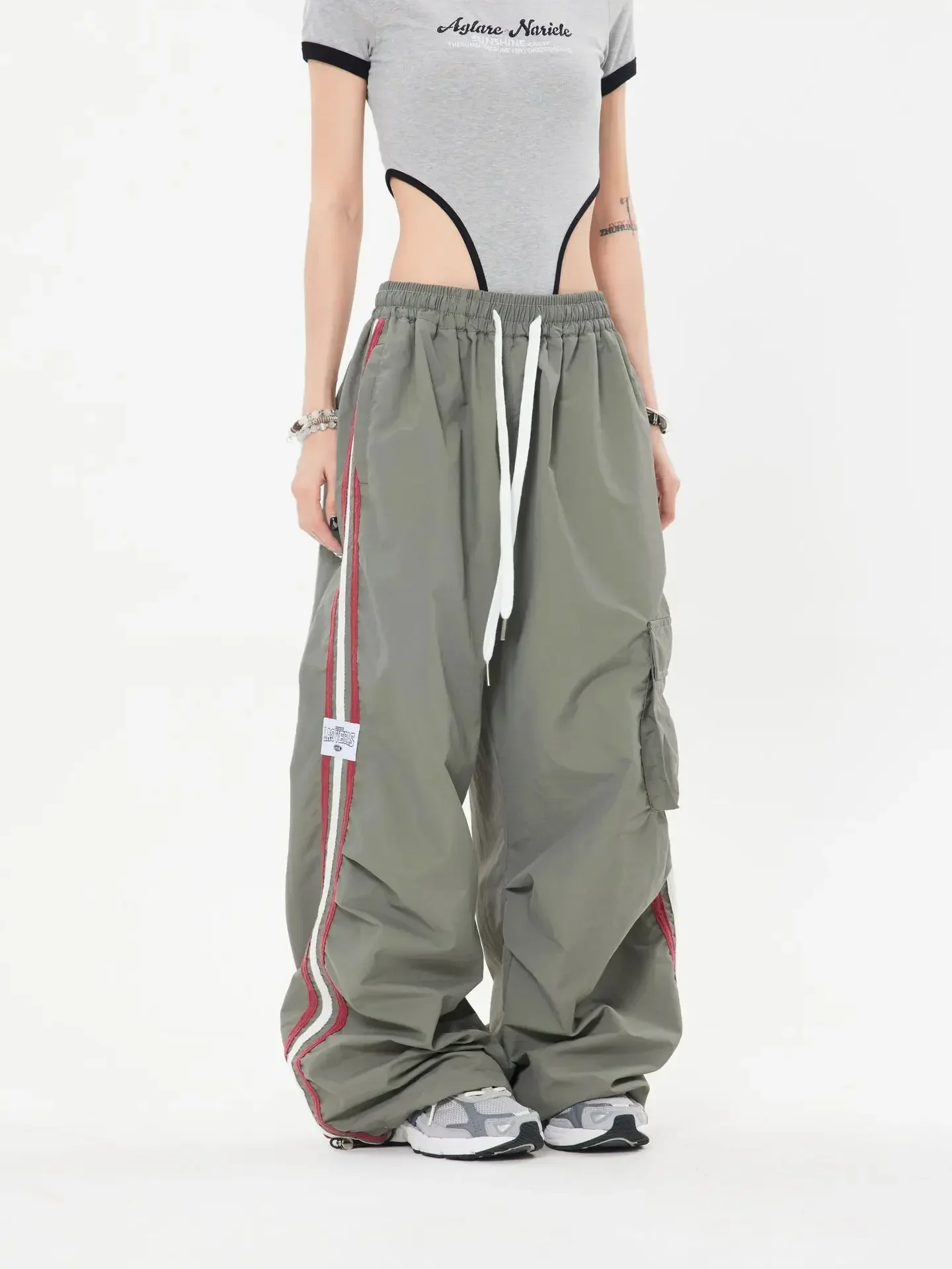 

Y2K Women Streetwear Techwear Vintage Cargo Korean Oversized Parachute Pants Men Sweatpants Wide Leg Joggers Trousers Clothes