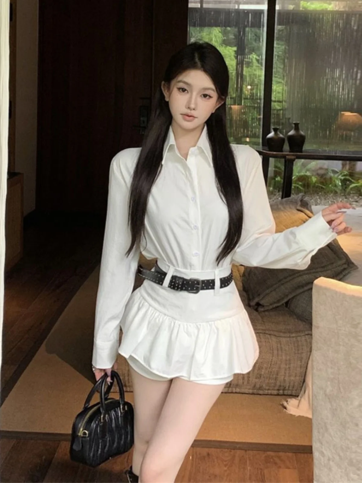 

Элегантный комплект из свободной белой рубашки с длинным рукавом и брюк с высокой талией для женщин, модный тренд весны 2025 года